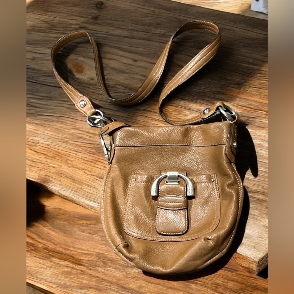 Makowsky Brown Pebbled Leather Purse With Front Buckle